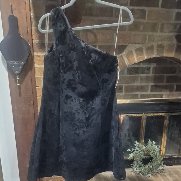 Elegant Black Asymmetrical Dress - Picture 5 of 6